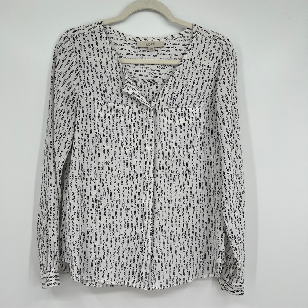 Loft Geometric Patterned Long Sleeve Hidden Buttondown V-Neck Polyester Blouse